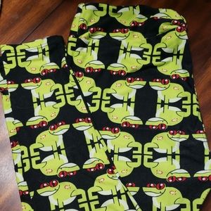 LuLaRoe Frog Leggings Tall and Curvy
